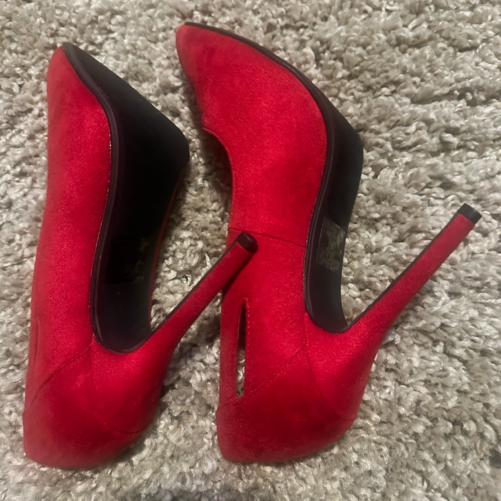 New Red pumps - Picture 6 of 8